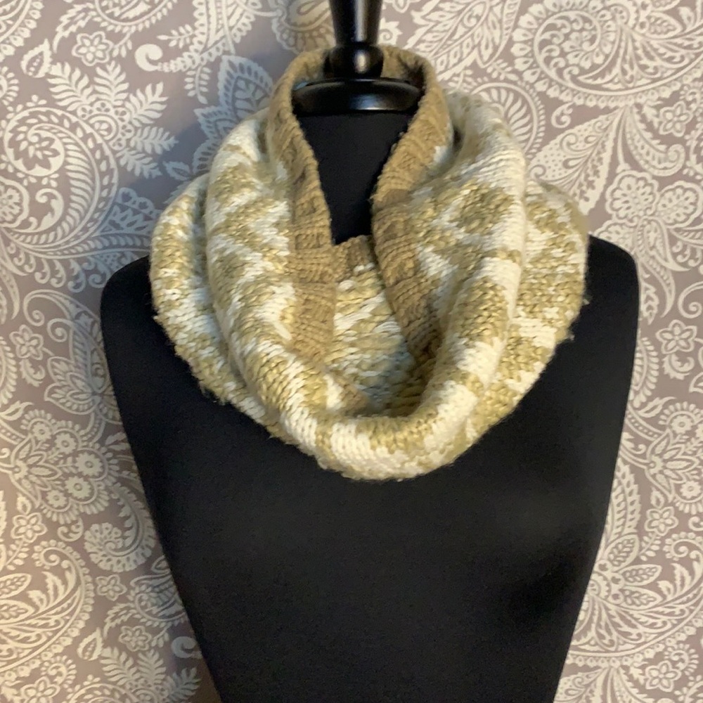 Old Navy knitted Neckwarmer